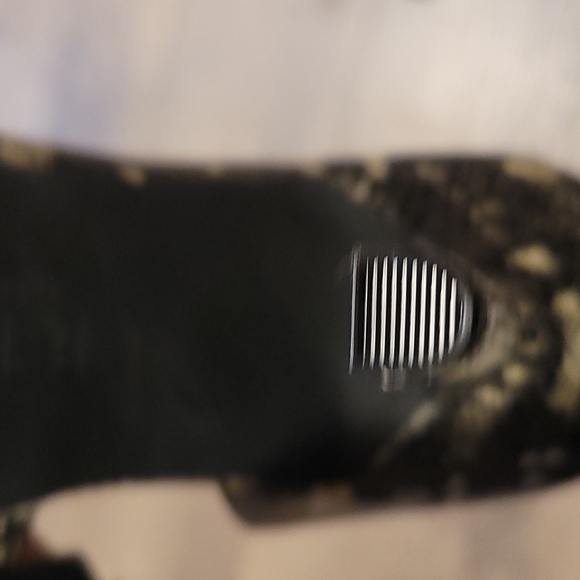 BCBG HEELS - Picture 7 of 10